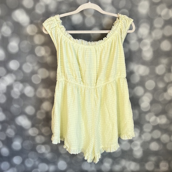 Urban Outfitters womens Evie off the shoulder yellow romper. Size Medium. - Picture 3 of 6